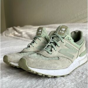New Balance 574’s Mint Green
